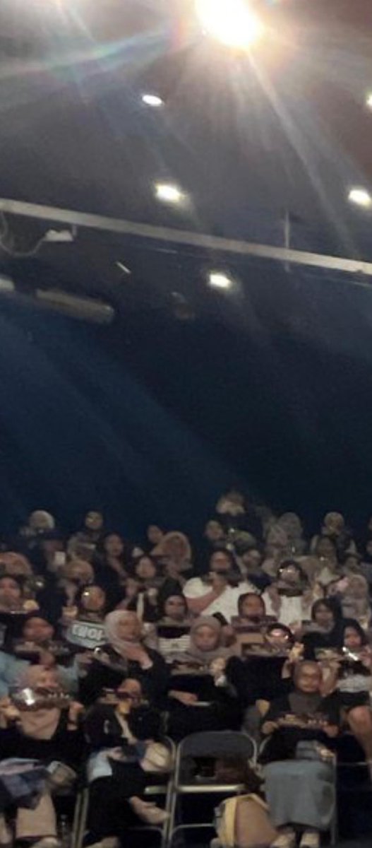 denimalovely's tweet image. Makasih jajaran crew @JaDiinProject akhirnya bisa ngerasain nonton day6 di JIS 😏 dan ngerasain nyanyi ONE satu venue 🙆🏻‍♂️ Kudos 🔥