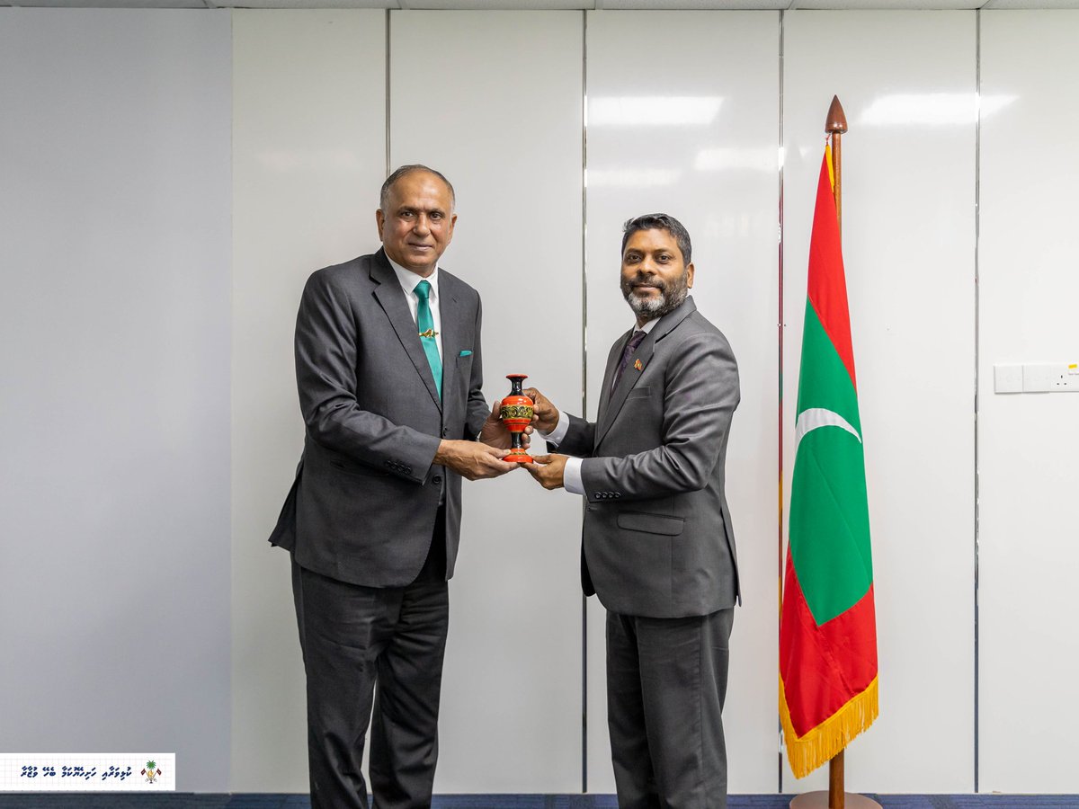 MoSFR_mv's tweet image. Minister of Sports, Fitness and Recreation, Abdulla Rafiu, met with the High Commissioner of Pakistan to the Maldives, His Excellency Vice Admiral (R) Faisal Rasul Lodhi.
In this meeting, they exchanged views on expanding opportunities for athletes, strengthening long term…