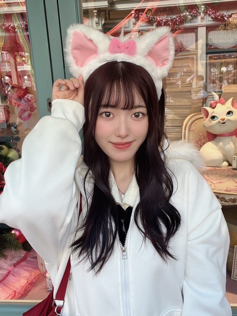 ←2024🤍 🖤2025→