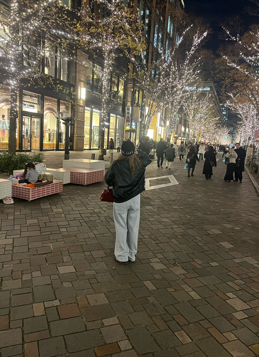 m__12_09's tweet photo. 丸の内のイルミネーション✨🎄

キラキラで素敵だった😍

 #日常垢 
 #日常垢さんと繋がりたい https://t.co/DKdh8Tm74z