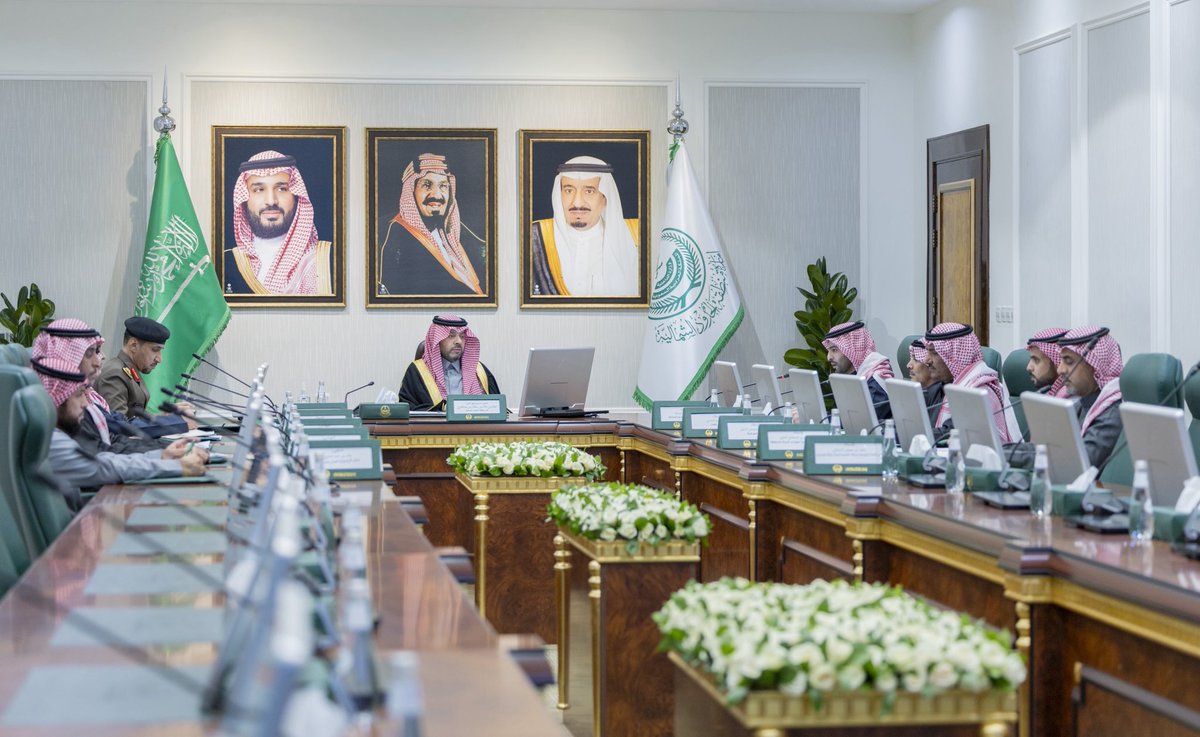 سمو الأمير 
#فيصل_بن_خالد_بن_سلطان يرأس اجتماع لجنة مراقبة عقارات الدولة وإزالة التعديات بالحدود الشمالية . 

spa.gov.sa/N2474141