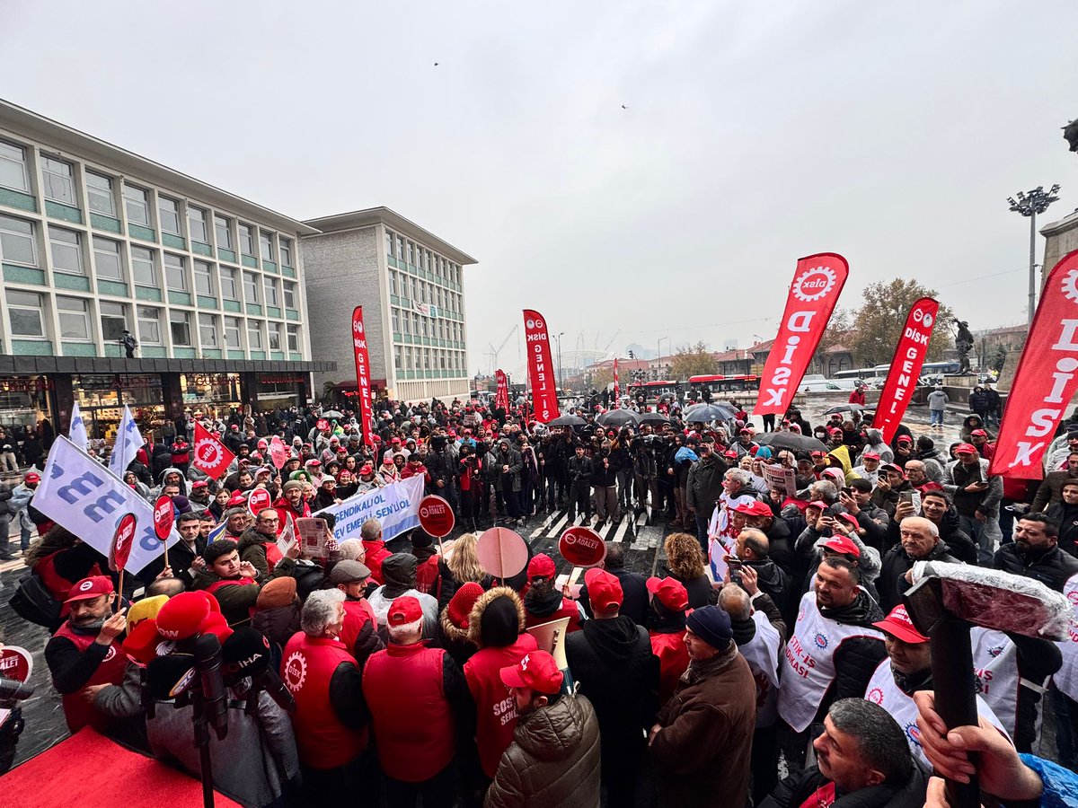 Ulus Meydanı'ndan milyonların taleplerini haykırıyoruz:
#GelirdeVergideAdalet 
#İnsancaÜcret