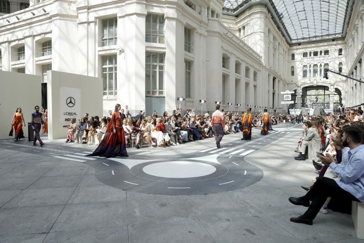 ✨ #MBFWMadrid amplía su próxima edición a cinco días.

La cita de la moda española se celebrará del 18 al 22 de marzo de 2026, incorporando una nueva jornada de desfiles para dar respuesta al alto nivel y al número récord de propuestas recibidas.

ifema.es/mbfw-madrid/no…