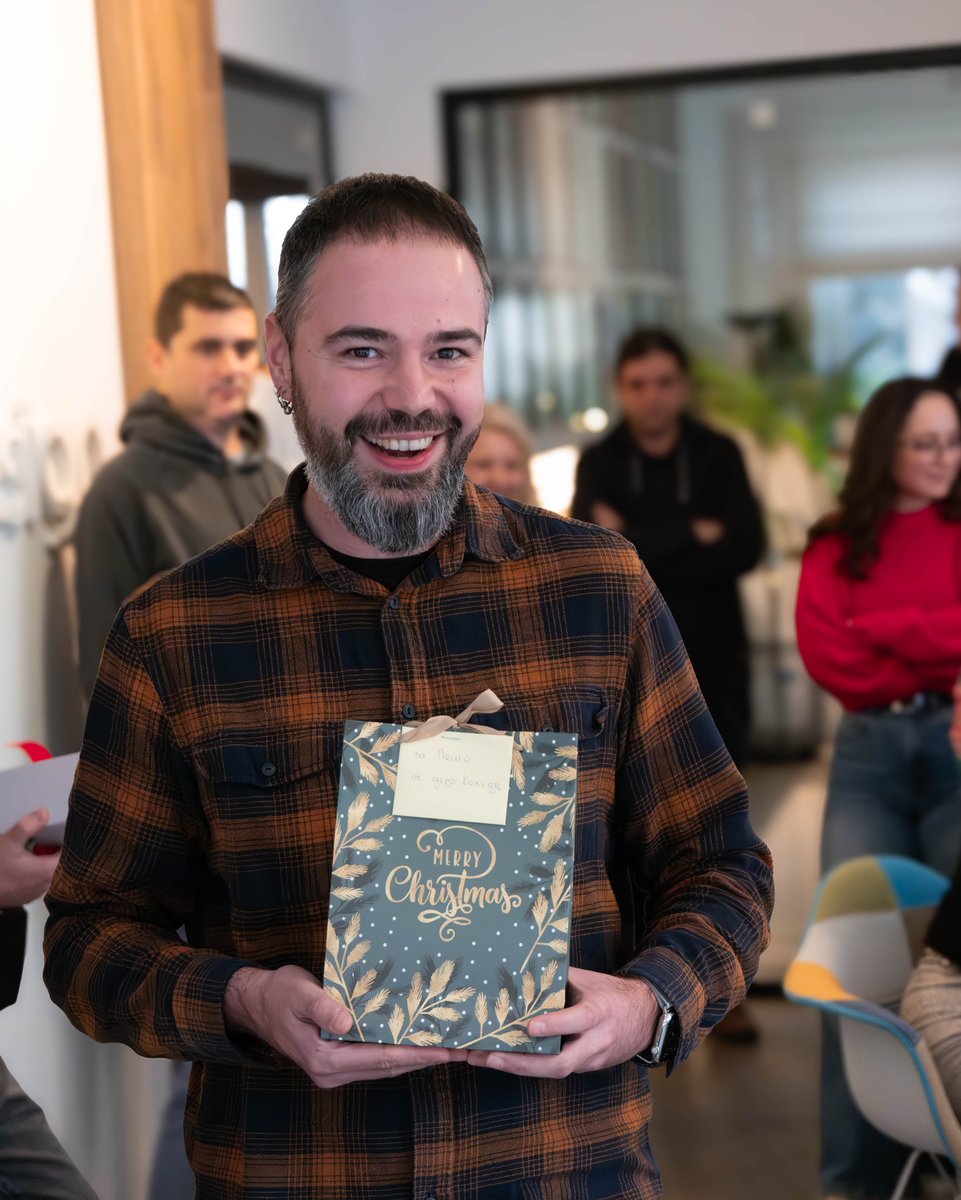 We_Are_eDesign's tweet image. It’s the most wonderful time at eDesign Interactive,🎄
With holiday cheer and colleagues so creative.🎶
A sprinkle of Christmas magic and gifts to share—🎁
Here are a few snapshots from our festive affair! 😉

#ChristmasParty #MerryAndBright #HappyHolidays #DigitalAgencyVibes