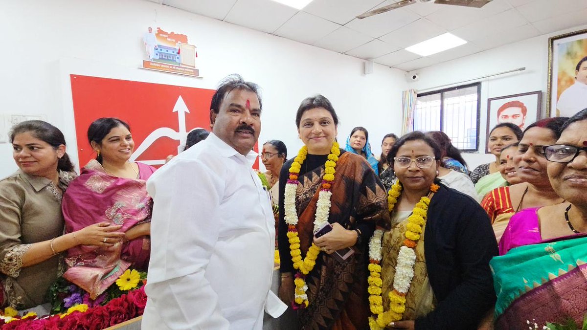 mrs_anuja's tweet photo. बुलडाणा नगरपालिका निवडणुकीमध्ये  यशस्वीरित्या कामगिरी पार पाडल्याबद्दल आज माझा धर्मवीर आमदार मा.संजूभाऊ गायकवाड यांच्या हस्ते आज  सत्कार करण्यात आला*🏹✨🌹 घन्यवाद भाऊ🙏🏻🏹🚩@mieknathshinde @DrSEShinde @AjitPawarSpeaks https://t.co/ZmaqxyDj3x