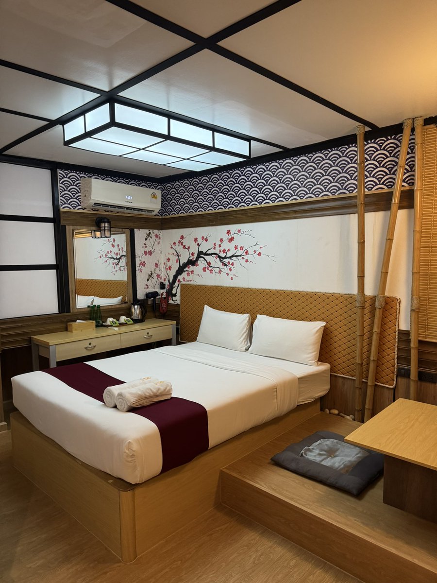 queerisy's tweet image. FOR ME this is one of the best hotels to stay at when you’re traveling in Thailand 🇹🇭