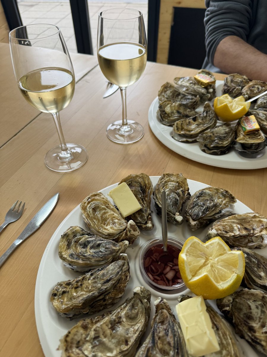 Une chouette Collab de Noël avec le restaurant le Rencard : Huîtres X « Blanc des copains » by <a href="/DomaineAllemand/">Domaine Allemand</a>  😁👌🦪🥂