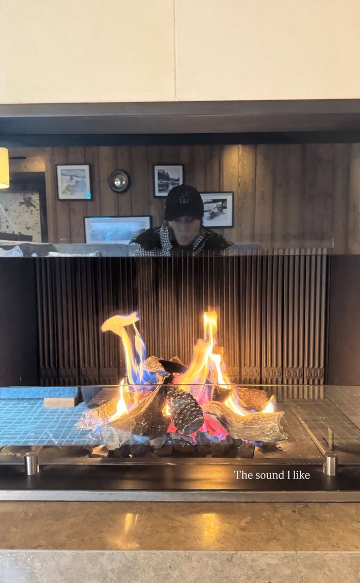 SakuraItohJoan's tweet image. やまぴー、暖炉とか焚き火とか🔥が揺らいでるの好きだよね🍾

モンクレのイベントで行ったの思い出した
▪︎Hôtel Barrière Les Neiges▪︎🇫🇷
hotelsbarriere.com/courchevel/les…

#Courchevel #ToastWithMoet 
#MoetChandon #山下智久