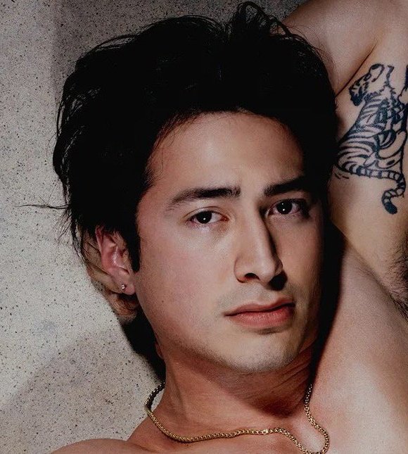 shanesfreckle's tweet image. show this to connor next time he asks what are gay yearning eyes