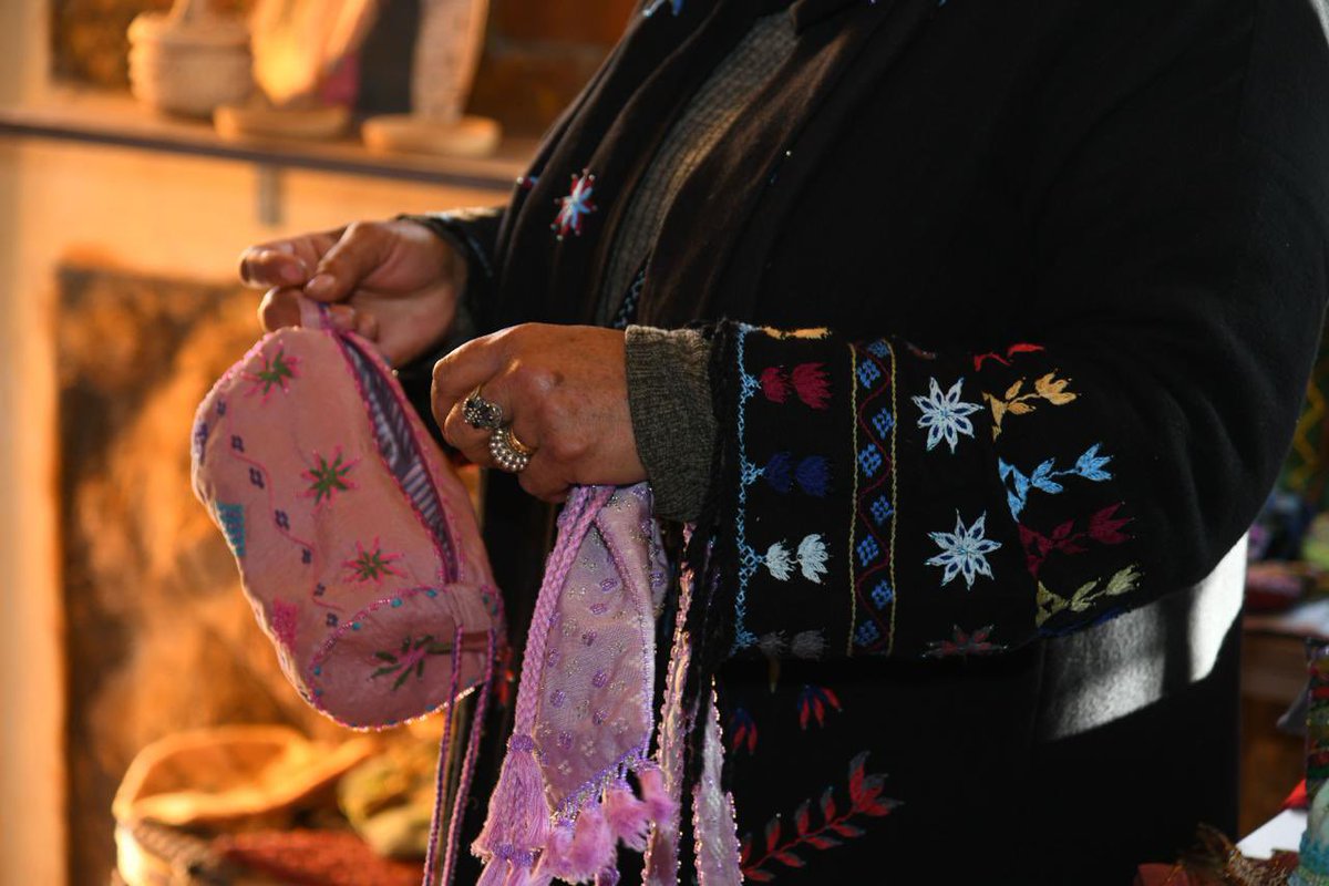 UNDPEgypt's tweet photo. @EGY_Environment @theGEF @chitose_noguchi 📍In #SharmElSheikh, we visited the Women’s Handicraft Workshop, showcasing community-led eco-tourism initiatives that generate livelihoods while promoting environmental stewardship. 

Over 400 ladies attended the training and are ready to market their products. https://t.co/n5b1J9EhP6