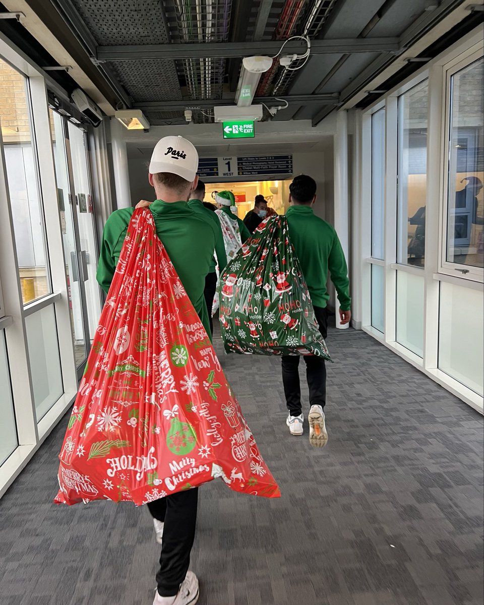 Christmas Gift Appeal 2025 🎁 

For the 5th year, we’ve been blown away by your generosity. Filling the women’s refuge with gifts yesterday, to delivering present to Children’s Resource Centre &amp; Willow Ward at @darent_valley_hospital today.

Merry Christmas 💚🤍