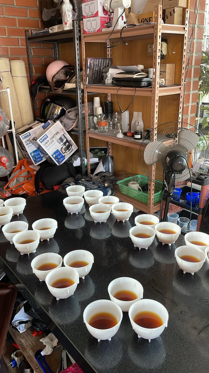 morphoww's tweet image. Dikit” ngopi