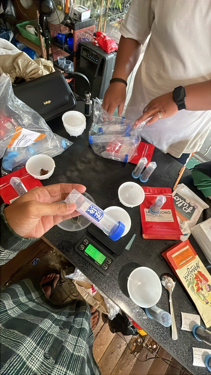 morphoww's tweet image. Dikit” ngopi