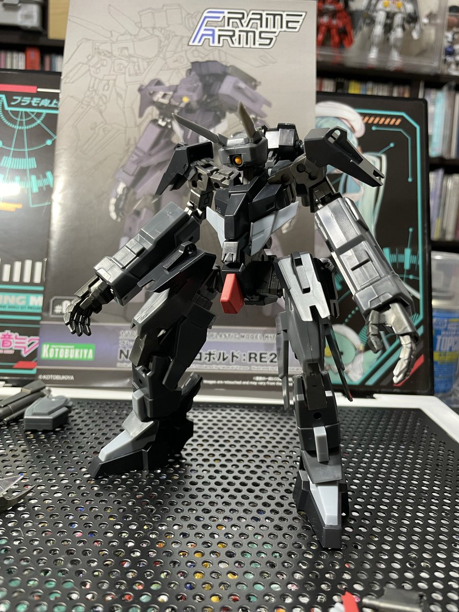tr6_woundwort's tweet image. ちまちまこの子を組んでました。なんだろうこのアンバランス感…ここからまさかの…合体！？たまりませんな…
#フレームアームズ #framearms #kotobukiya