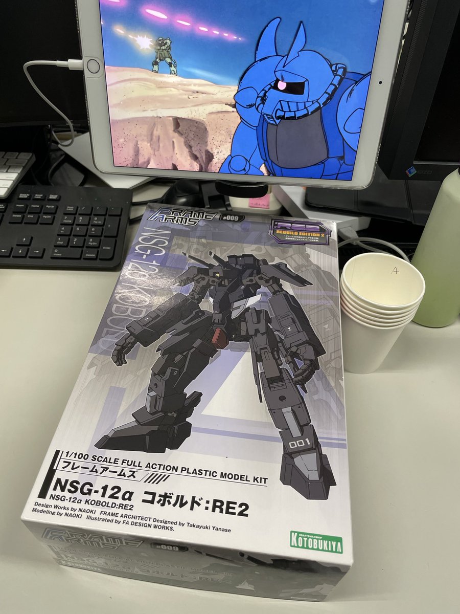 tr6_woundwort's tweet image. ちまちまこの子を組んでました。なんだろうこのアンバランス感…ここからまさかの…合体！？たまりませんな…
#フレームアームズ #framearms #kotobukiya