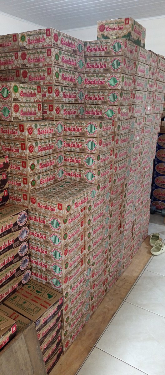 RioSofa's tweet photo. "Ready stok melimpah! Teh Hijau dan Air Mineral Cap Bandulan siap menyegarkan harimu. Melayani pembelian ecer maupun grosir. Langsung diorder sebelum kehabisan!"

#TehPekalongan #TehMelati #TehHijau #tehbandulan #tehcup #tehbandulanbotol #tehbubuk #tehcelup #airmineralbandulan https://t.co/4KHDaA4Dux