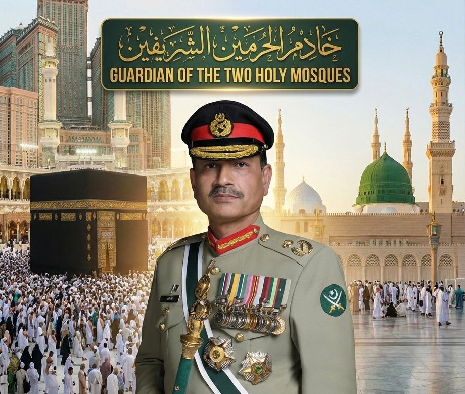 Markhor_101's tweet image. یقین کریں آرمی چیف اپنی تقریر کے دوران جب قرآن پاک کی آیتیں پڑھتے ہیں تو دل کرتا ھے وہ پڑھتے جائیں اور ہم سنتے جائیں
 کیسی خوش قسمتی ہے 
اس ملک و فوج کی کے ایک حافظ قران آرمی چیف نصیب ہوا ہے اس کو
⚔️🇵🇰⚔️