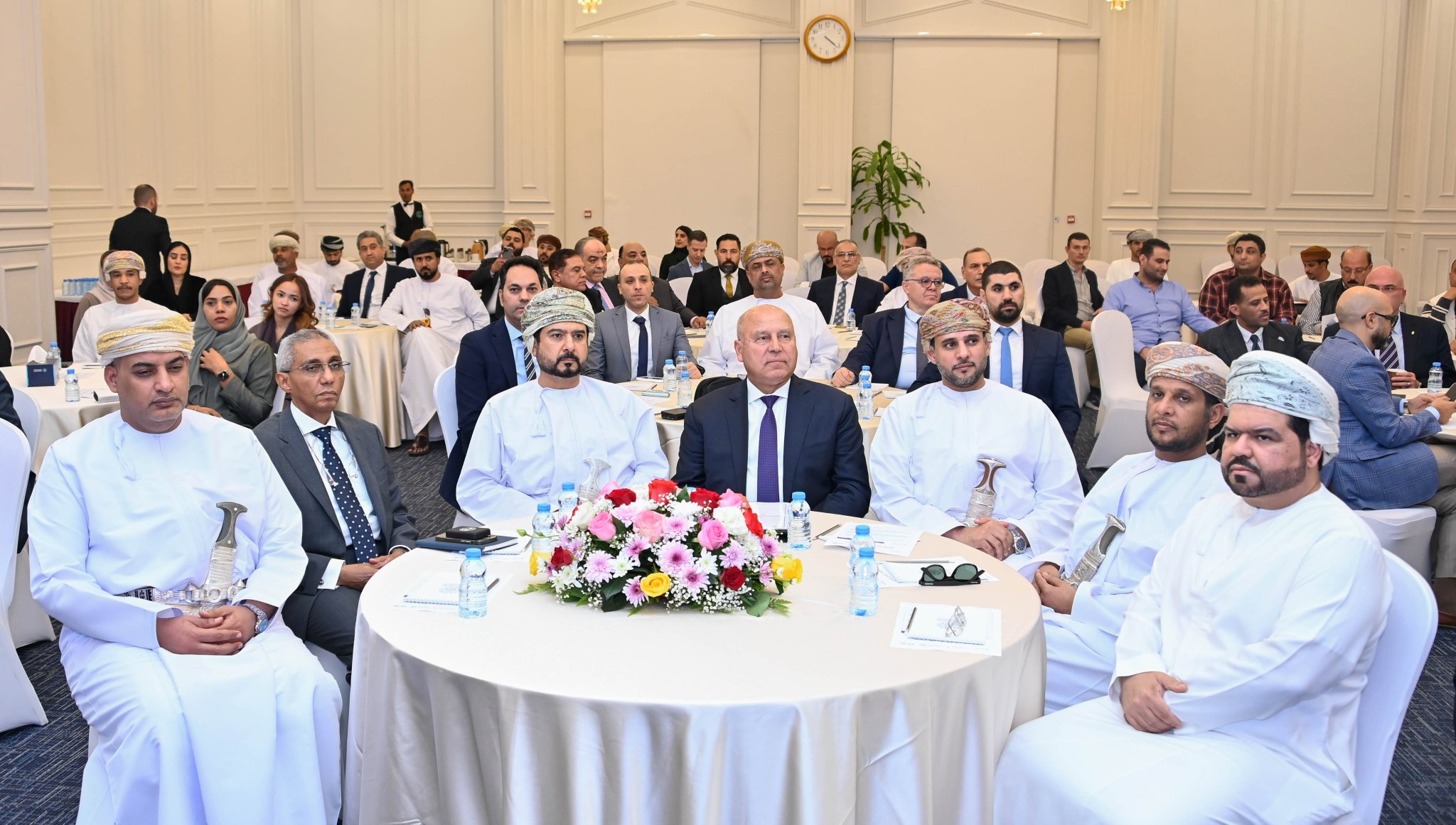 منتدى الأعمال العُماني المصري يؤكد أهمية الاستفادة من الفرص الاستثمارية المتاحة في سلطنة عُمان وجمهورية مصر العربية وتعزيز الشراكات بين مؤسسات القطاع الخاص العُماني والمصري، بما يسهم في زيادة حجم التبادل التجاري والاستثماري بين البلدين الشقيقين. #العُمانية 