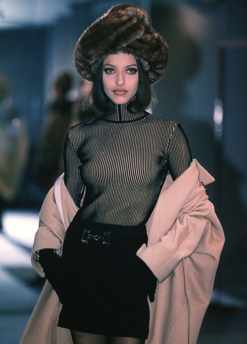 ChrryMartinis's tweet image. Daniela Rotelli walking for Thierry Mugler fall/winter 1996