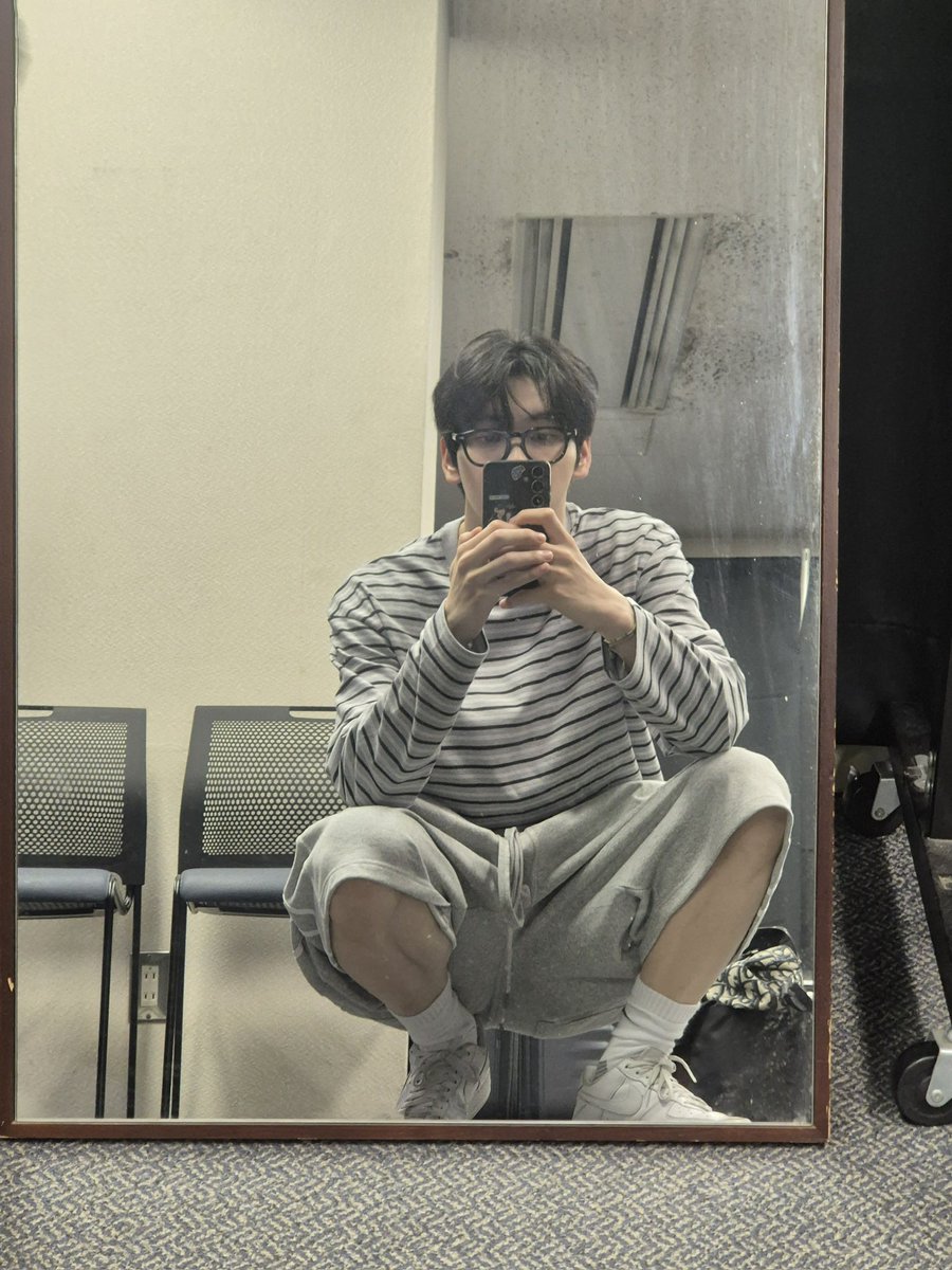 S2Binibin's tweet photo. 나랑 조아하는 뿔테수빈 얘기할 사람?! https://t.co/nvAwdYEMLy