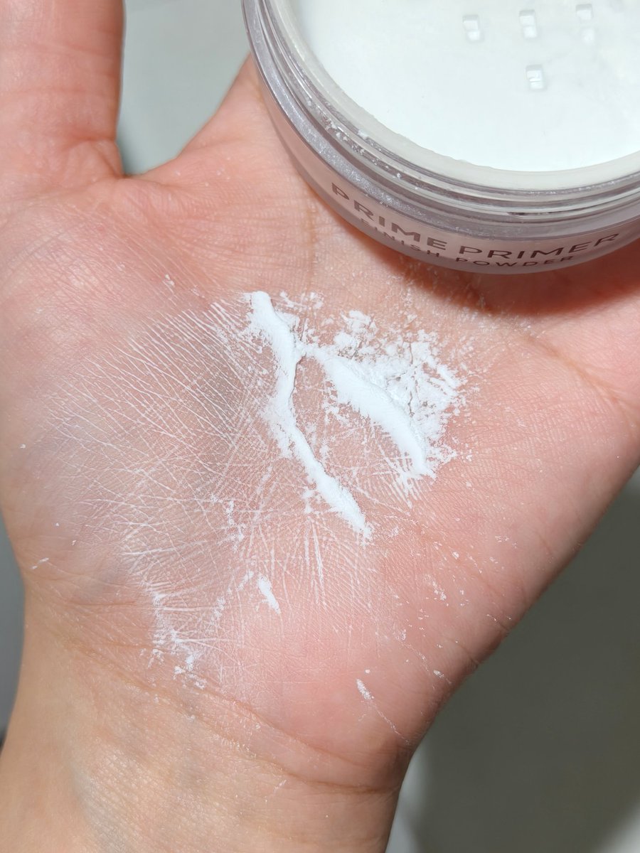 แต่ถ้าอยากได้แป้งคุมมันขั้นเทพ ทาแล้วเหมือนใส่ฟิลเตอร์ในชีวิตจริง ชีนวล ชีผ่อง รูขุมขนหายวับ ไม่ได้เวอร์ แต่ทำได้จริงๆ แตะตรงไหนเบลอผิวตรงนั้น คุมมันดีมากก จับไปผิวลื่นนวล ไม่เหนียว เมคอัพไม่หลุด อยากให้เค้าแมสกว่านี้ คนรู้จักน้อย วันไหนใช้ตัวนี้ มีแต่คนทักว่าผิวดี ยิ่งวันออกแดด