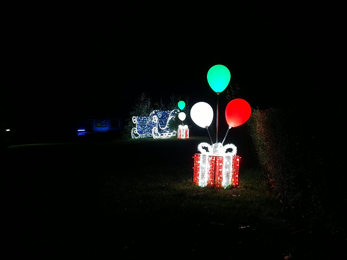 Even the Zoo has been getting into the Christmas spirit after dark this year. 
With the sun setting, the decorations look even more magical!

#DraytonManor #Zoo #Christmas #Magical #LightTrail #AfterDark