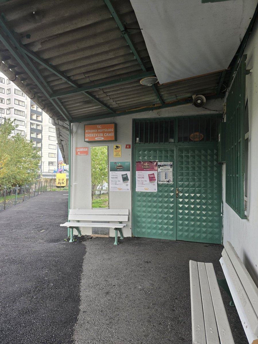 Ataşehir müftüğüne bağlı emekevler camii ikindi namazı sonrası saat 15:50 de kapalıydı. 

<a href="/diyanetbasin/">T.C. Diyanet İşleri Başkanlığı</a> <a href="/Atasehirmuftulg/">Ataşehir İlçe Müftülüğü</a> <a href="/DIBSafiArpagus/">Prof. Dr. Safi Arpaguş</a> <a href="/TC_istanbul/">TC İstanbul Valiliği</a> <a href="/tcbestepe/">T.C. Cumhurbaşkanlığı</a>