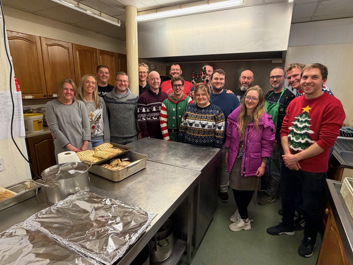 HgateHomeless's tweet image. 🙏 Huge Thanks to Harrogate Round Table!

🎄 Last weekend, the amazing team from Harrogate Round Table came into our Springboard Day Centre and cooked a full Christmas dinner for 15 of our clients.

#HarrogateCares #CommunitySpirit #ThankYou #HomelessnessAwareness