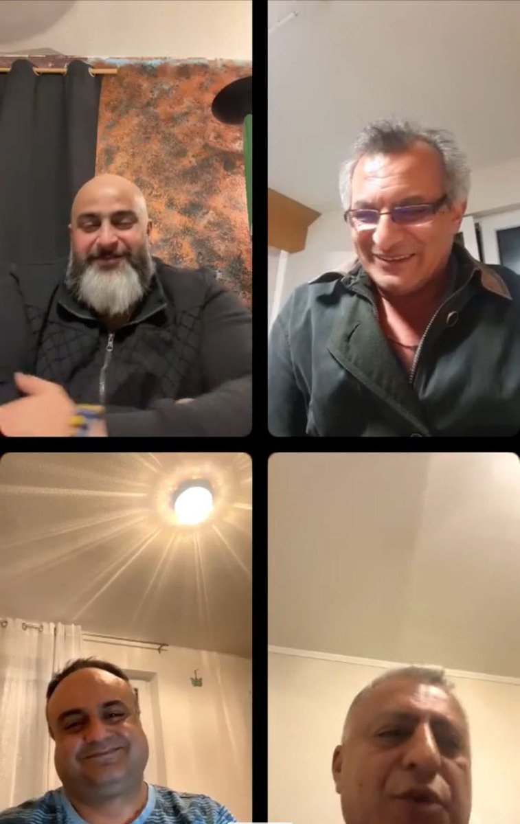 setizejoo2's tweet image. محمود برات یه عکس اوردم خاطراتت زنده شه.افراد توی عکس و معرفی میکنی ؟ و از رابطشون با مصی هم بگو برامون تا سری عکسهای جدیدت هم برات بذارم 😎