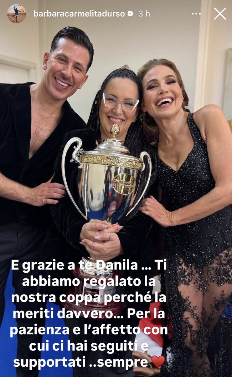 Chi è che aveva scritto che Barbara stava rosicando per il terzo posto tanto da essere andata via senza aver preso la coppa? 
Ecco la coppa a chi è andata!
Ma tacere mai eh