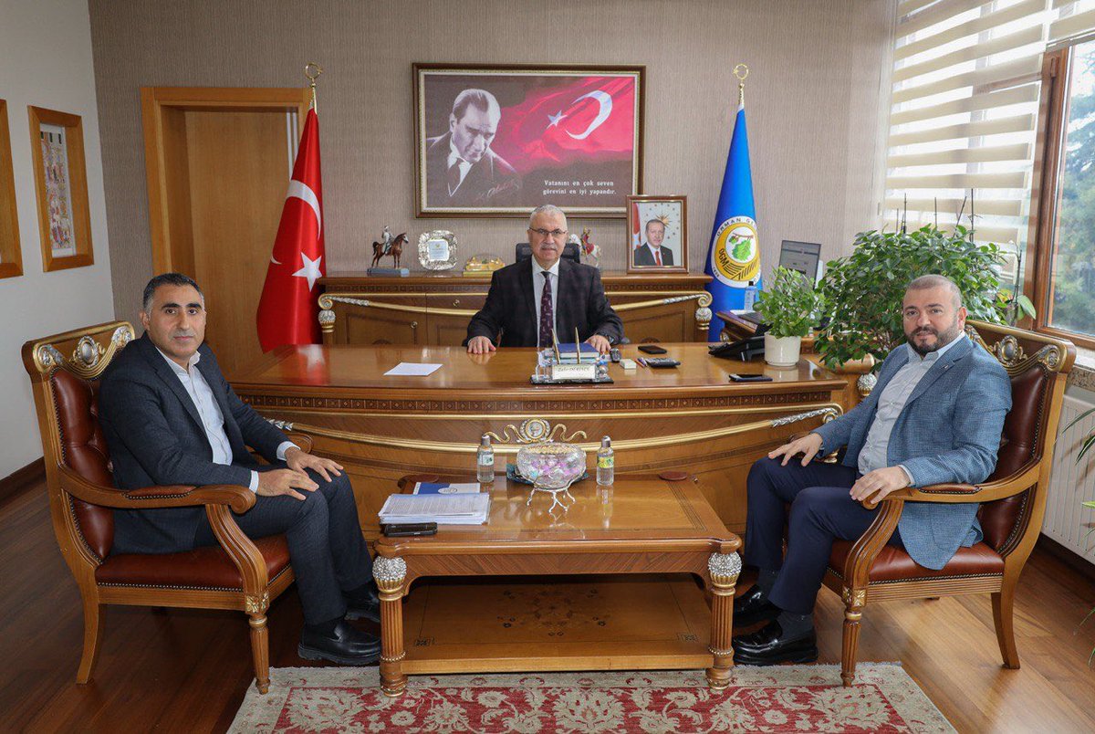 İstanbul İl Tarım ve Orman Müdürümüz Sn. Suat Parıldar ve İstanbul Orman Bölge Müdürümüz Sn.Zafer Derince ile  bir araya geldik.

Yürüttüğümüz ve planladığımız çalışmalar üzerine istişarelerde bulunduk.

Misafirperverlikleri için kendilerine teşekkür ediyor, çalışmalarında