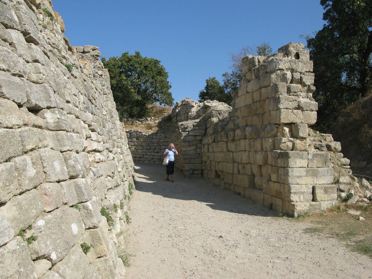 I wish Nolan had visited the Troy Museum and the actual ancient city as well, and take a walk among the walls.

extendedselfart.etsy.com/listing/168152…

 #TheOdyssey