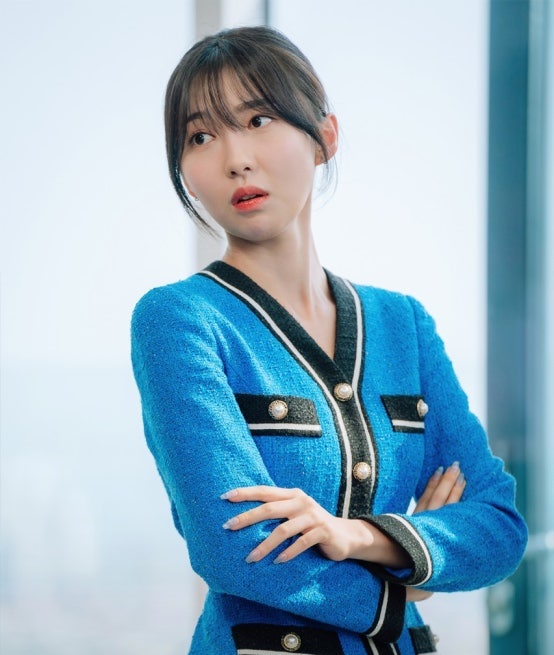 사진정리하다가 소름(?)
왼팔이 위로 올라오는 편이세요..