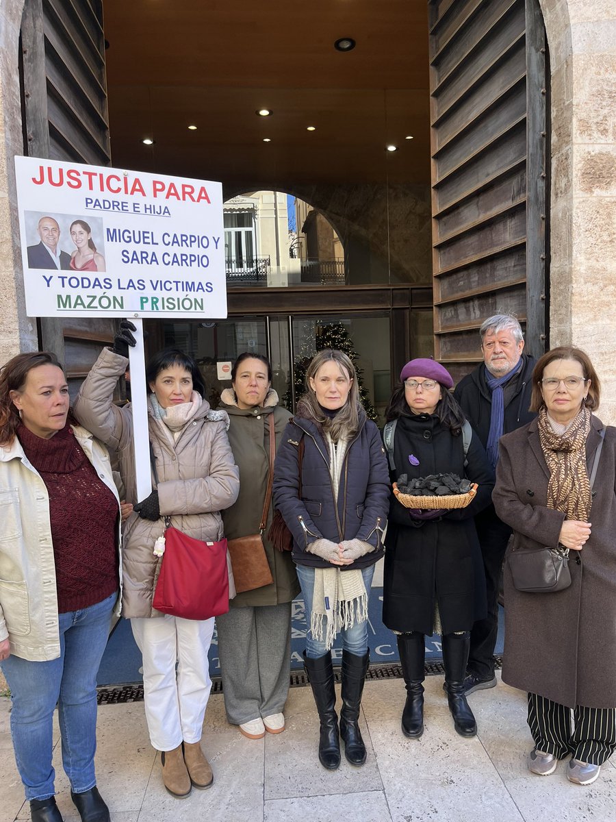 Carbón en <a href="/cortsval/">Corts Valencianes</a> Las víctimas no olvidan