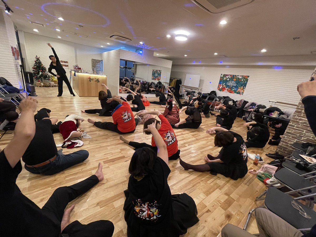 AMdanceints's tweet photo. 2025/12/21 A.Mダンスクリスマス親睦会無事開催されました。今年卒部の学連カップル、全国的に活躍中のアマチュアカップル、KIDsダンス、大人の方皆様の演技素晴らしかったです❤️🥰年始は1/6〜来年も宜しくお願い致します
https://t.co/A0oa5YJ3Er

#吹田ダンス　#大阪ダンス　#習い事 #吹田
#ダンス https://t.co/olXwYw5Bpn
