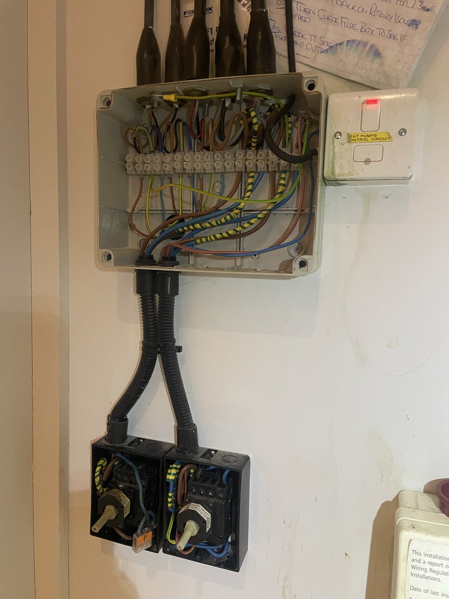 Another callout total loss of power to the heat pumps.
Burnt out isolator.