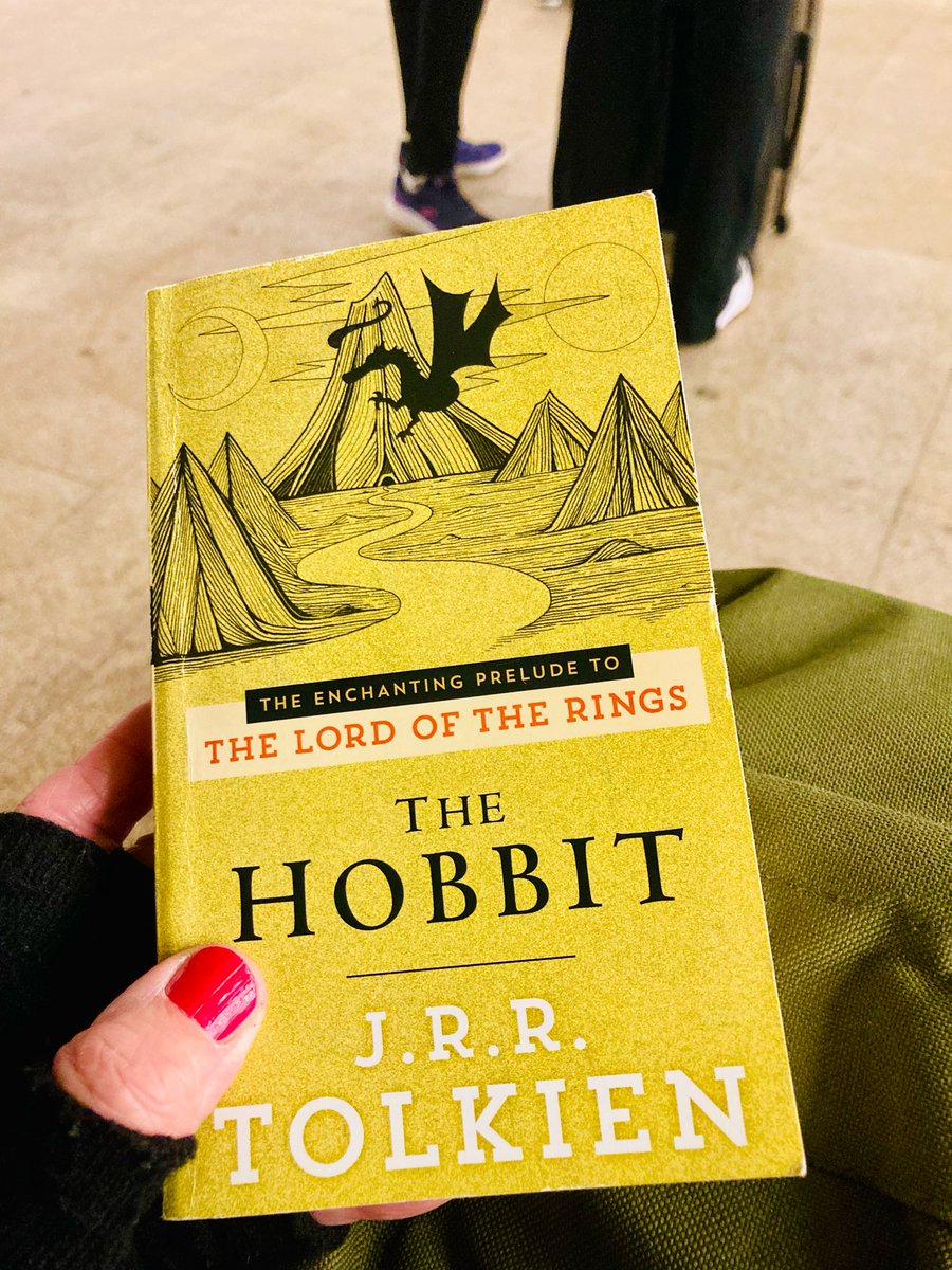 LirianLeest's tweet image. ‘Let’s have no more argument. I have chosen Mr. Baggins and that ought to be enough for all of you. If I say he is a Burglar, a Burglar he is, or will be when the time comes.’ 📘 The Hobbit. J. R. R. Tolkien 🤩 #BookQuotes