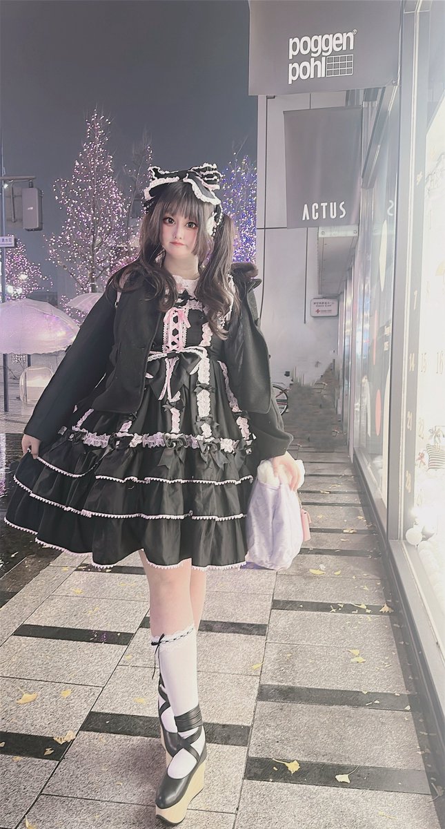 今日はBABYのRibbon ribbon bloomのジャンパースカートで黒ピン🖤🩷