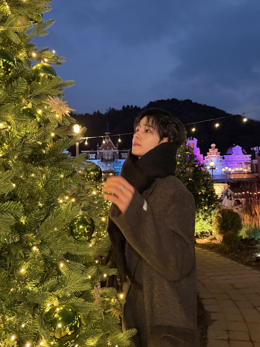 CRAVITY_twt's tweet photo. 러비티 For us 잘 들었어요?!?!
미리 메리 크리스마스🎁❤️
#세림 https://t.co/ETH8F7o8tY