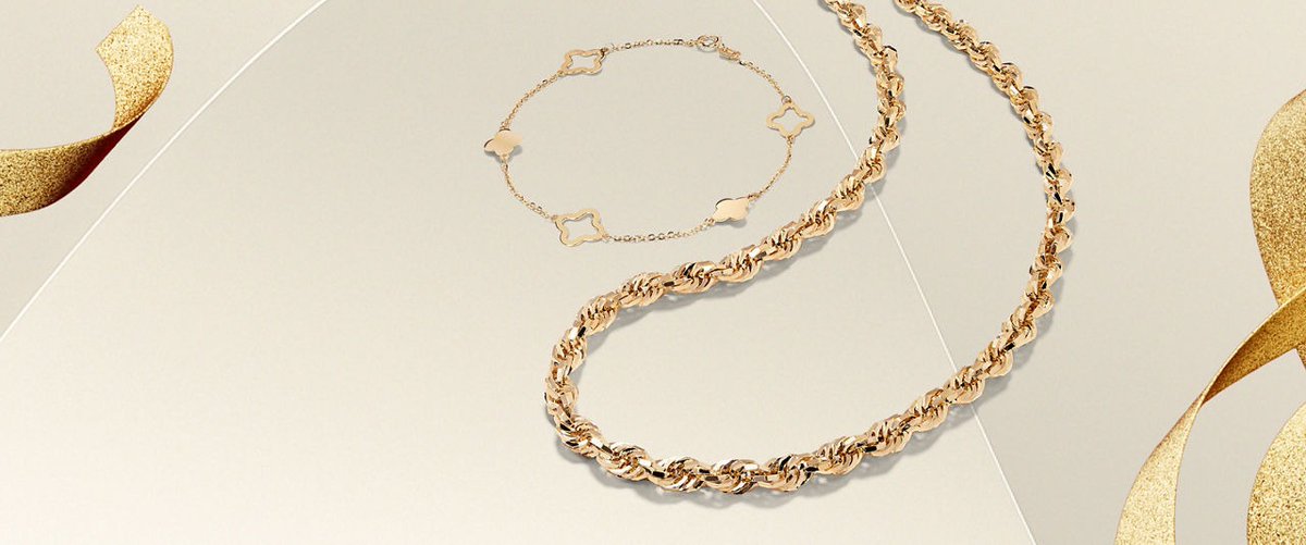 CheeperDeals's tweet image. Huge MACYS Jewelry sale - in store pickup for Christmas  --&amp;gt; sovrn.co/d862cfy

40-90% off 

#macys #sale #deals