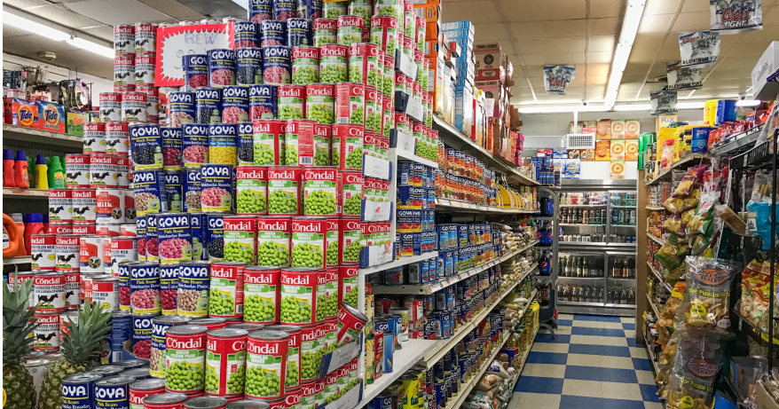 يملك الأمريكيون من أصول يمنية ما يصل إلى 50٪ من متاجر البقالة في مدينة نيويورك، ومنها تلك الموجودة في بروكلين، مما يسهم في دعم الأحياء بتوفير فرص العمل وتعزيز روح المجتمع. #USAwithYemen