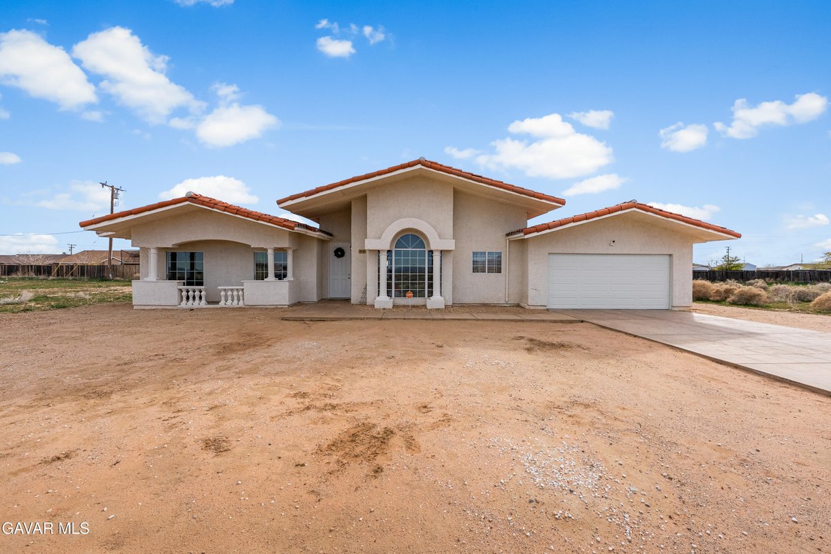 chilenoces's tweet photo. 10448 Oleander Avenue, California City, CA, 93505
3 bed | 2.5 bath 1882 Sq. Ft.
Active | 360000
https://t.co/TXs66mvN2G
Discover your own private retreat in this exquisite custom-built Mediterranean-style home, nestled on a quiet, street in California City's desirable... https://t.co/5mRuzf4gto