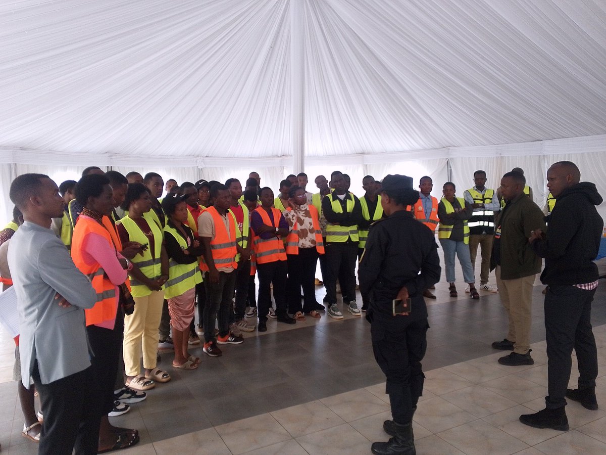Kw12Kwizera's tweet photo. Kuri uyumunsi urubyiruko rwabakorera bushake bakorera mu karere ka kayonza byumwihariko urubyiruko rwo muri UR-CE(youth volunteers) Twifatanyanyije na Police y' urwanda muri campaign ya gerayo amahoro ni ibirori byabereye mu karera ka kayonza
@UR_CoE @Rwandapolice @RYVCP https://t.co/dNZIv4ODrq