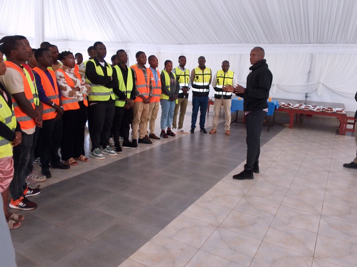 Kw12Kwizera's tweet photo. Kuri uyumunsi urubyiruko rwabakorera bushake bakorera mu karere ka kayonza byumwihariko urubyiruko rwo muri UR-CE(youth volunteers) Twifatanyanyije na Police y' urwanda muri campaign ya gerayo amahoro ni ibirori byabereye mu karera ka kayonza
@UR_CoE @Rwandapolice @RYVCP https://t.co/dNZIv4ODrq