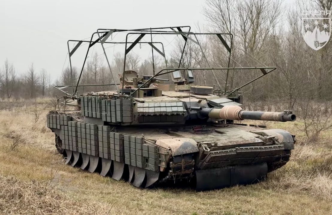 Osinttechnical's tweet image. Australian M1A1 Abrams MBTs supplied to Ukraine have received the Kontakt-1 ERA treatment. 

The units have started to enter combat in Donetsk Oblast.