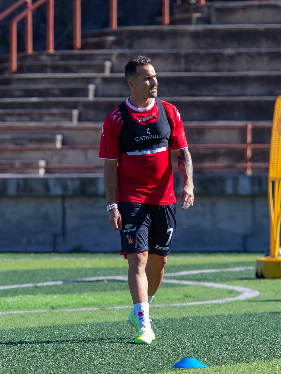 🫡 • Un capitán de vuelta a <a href="/Caracas_FC/">Caracas Fútbol Club</a> casa 

🔥 • Al regreso de Eduardo Fereira se suma el de otro campeón de 2019: ¡Robert Hernández es del Rojo! 

👉🏼 • Desliza y disfruta algunas postales del extremo en la pretemporada avileña

#LigaBancoDeVenezuela