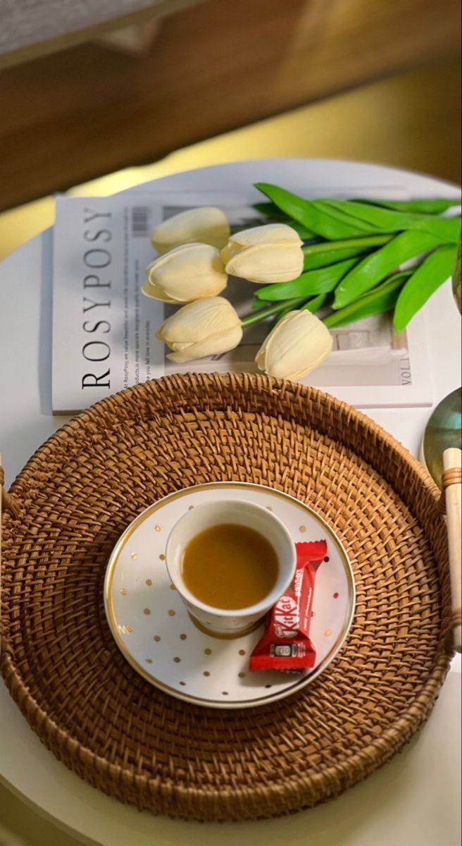 ان كان مـــالي حــظ  قــربـك بدنيــاك 
عســاك  يـوم  الاخــره  حــور  عيــني 

وان كنـت مخــطي يـوم قلبي تمنـــاك 
اهـدم جـدار الشـوق.  بيـنك وبيــــــني

اذووب  لافكـرت  فـي  يـوم لقيــــــاك
وامــووت لـو أيـدك  تلامـس  يديـــني