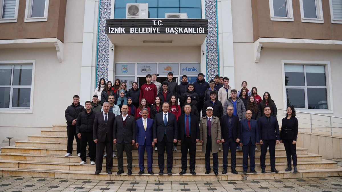 iznikEMTAL's tweet photo. Okulumuz sınıf başkanları @iznikmem16 Özel Büro koordinesinde yürütülen "Gençlik Buluşmaları Projesi" kapsamında @iznikbelediyesi Başkanı @kaganmehmetusta ile bir araya geldi.
Bu keyifli söyleşiye Çin’in Jingdezhen Resmi Seramik Şirketi Yönetim Kurulu Başkanı Bo Hu da katıldı. https://t.co/wx2TyDQky4
