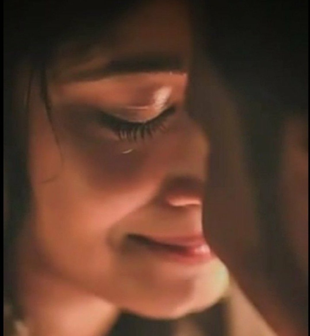 यदि प्रेम के बदले प्रेम ना मिले तो इज्जत देकर विदा करे,
क्योंकि प्रेमी पर आरोप लगाना तुम्हारे पर प्रश्नचिन्ह लगाता है।