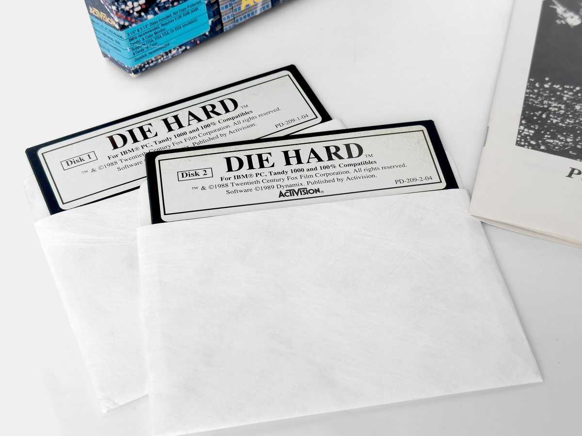 ErnstKrogtoft's tweet photo. Merry Christmas, everyone!
Another year is winding down. As it has become a small Christmas tradition, I like to take a moment to reflect on the year that has passed...
https://t.co/QBrCHrlvbD
#DieHard #Dynamix #Activision #RetroGames #BigBoxPCGames https://t.co/w7O9er7EMT